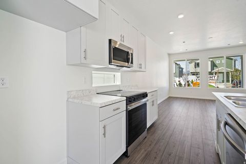 Tiny photo for 367 E KANAB CREEK DR #198, Saratoga Springs, UT 84045 (MLS # 2120964)