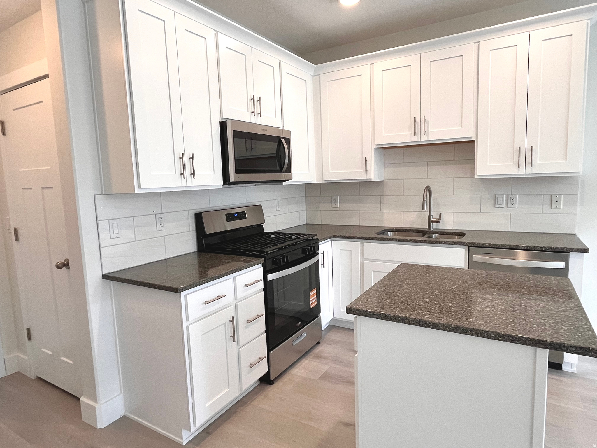 SUMMERLANE AT THE DISTRICT - Residential