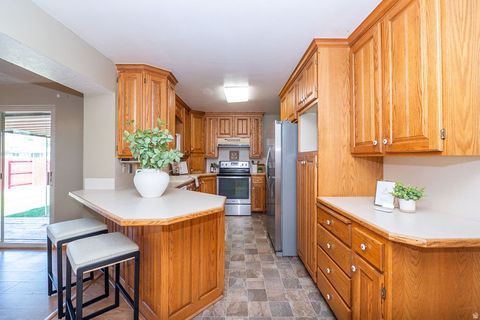 Tiny photo for 788 W 2400 N, Clinton, UT 84015 (MLS # 2149879)