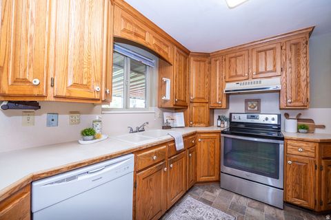Tiny photo for 788 W 2400 N, Clinton, UT 84015 (MLS # 2149879)