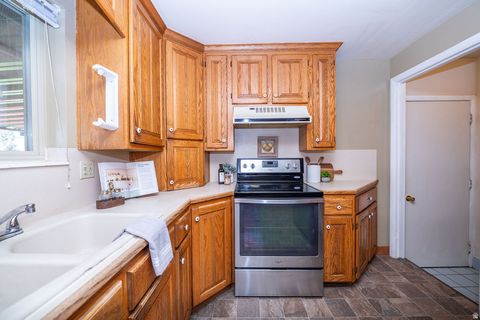 Tiny photo for 788 W 2400 N, Clinton, UT 84015 (MLS # 2149879)