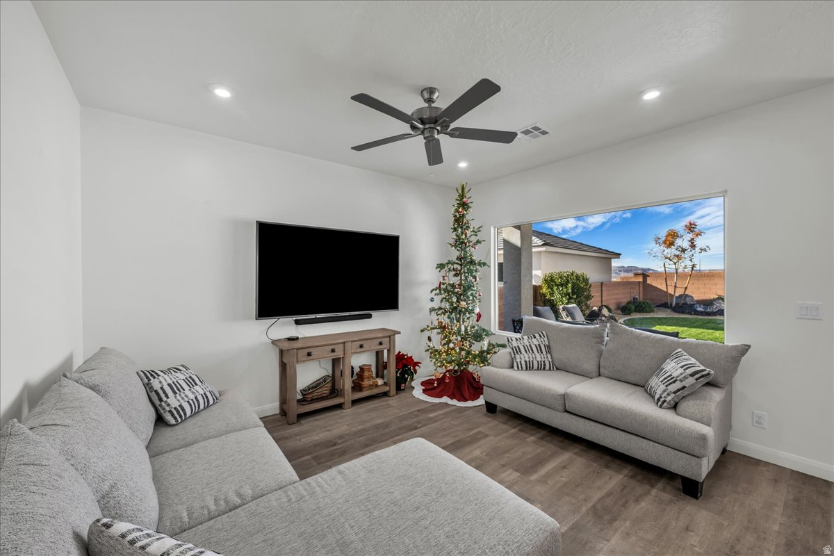 WHITE TRAILS 1 - Residential