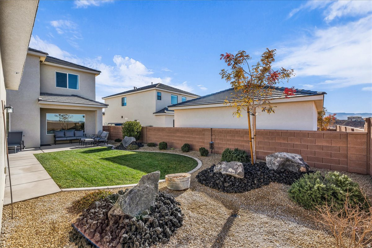 WHITE TRAILS 1 - Residential