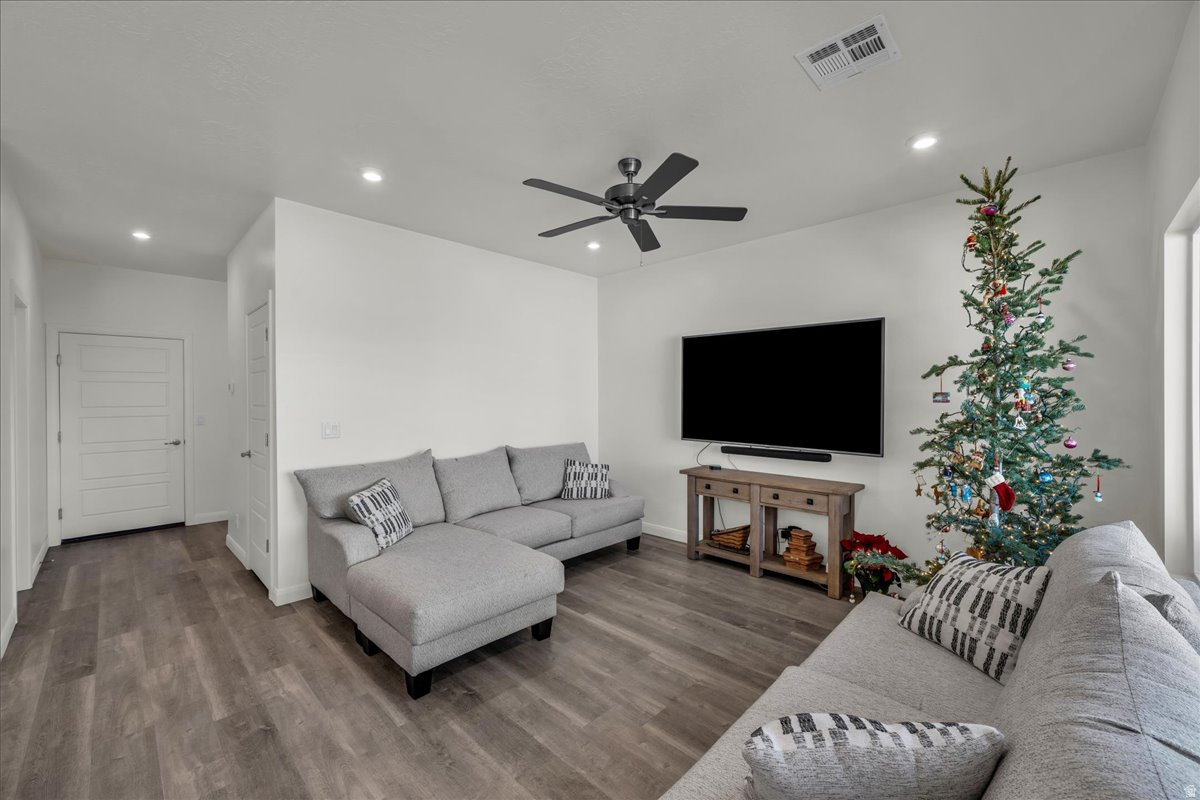 WHITE TRAILS 1 - Residential