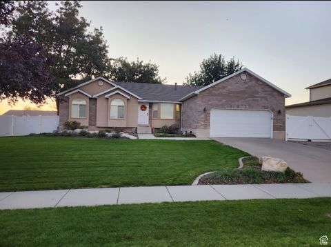 Photo of 2082 S 1730 W, Syracuse, UT 84075 (MLS # 2117119)