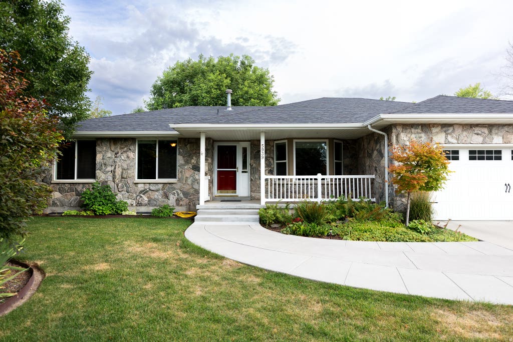 Photo of 5939 S NOBLE OAKS CIR, Murray, UT 84123 (MLS # 2174247)