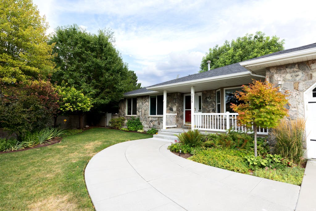 Photo of 5939 S NOBLE OAKS CIR, Murray, UT 84123 (MLS # 2174247)