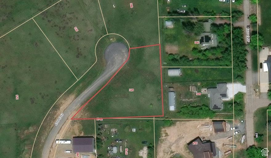 Gorgeous level lot ready to build in downtown Huntsville with 360 degrees of mountain views.  Power, gas and water stubbed to lot. Includes 2 water shares and has preliminary plat drawings done!  Come check out this quiet cul-de-sac to build your dream home! Centrally located and close to ski resorts and lake access.  Walking distance to downtown services, county library and the large park in the center of town!