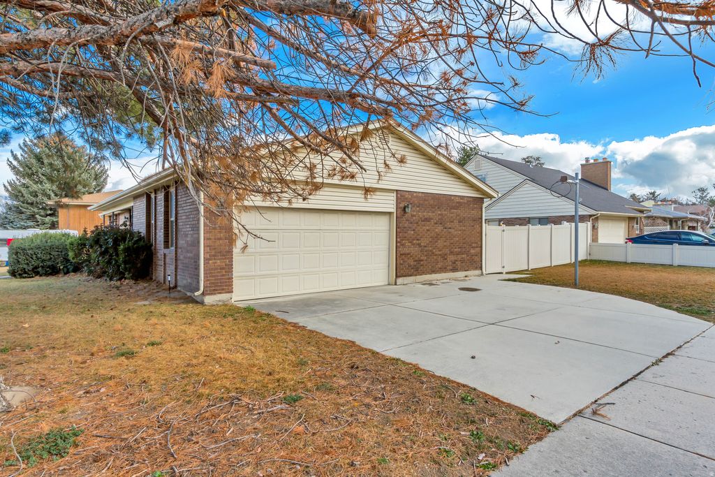 Photo of 3085 W DANUBE DR S, Salt Lake City, UT 84129 (MLS # 2138526)
