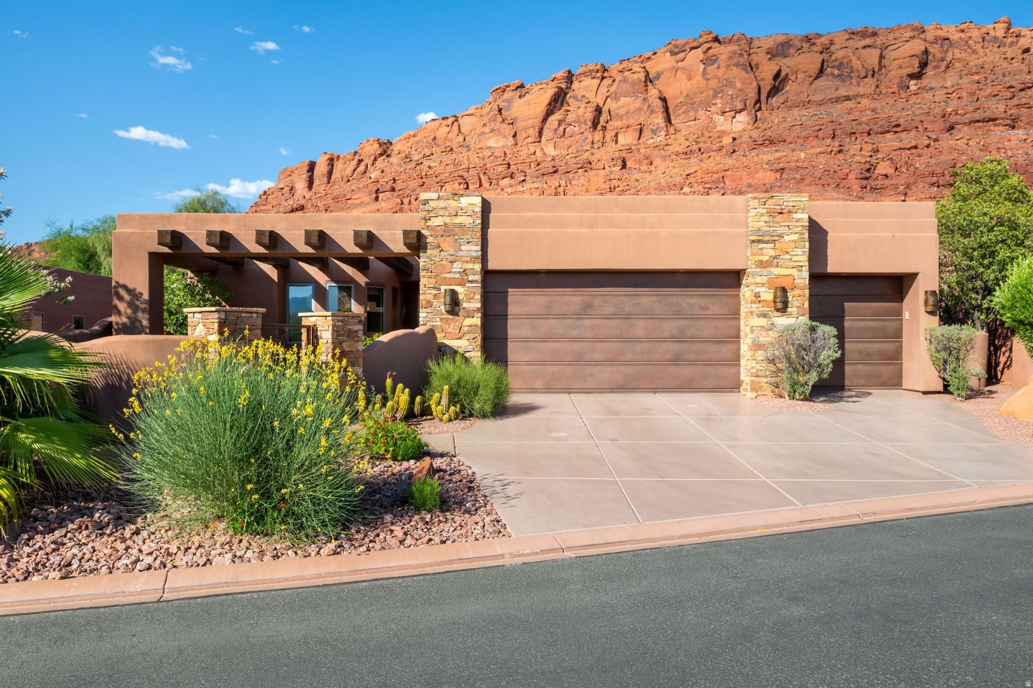 KACHINA SPRINGS EAST AT ENTRADA - Residential