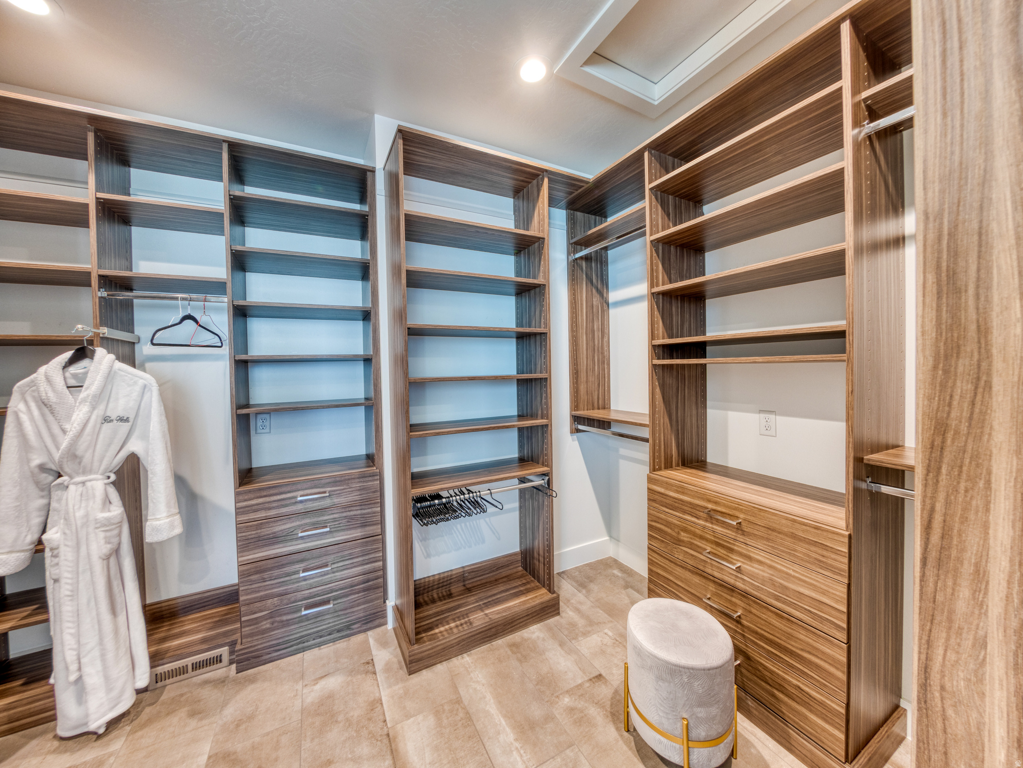 COLLEDGE FARMS - Residential