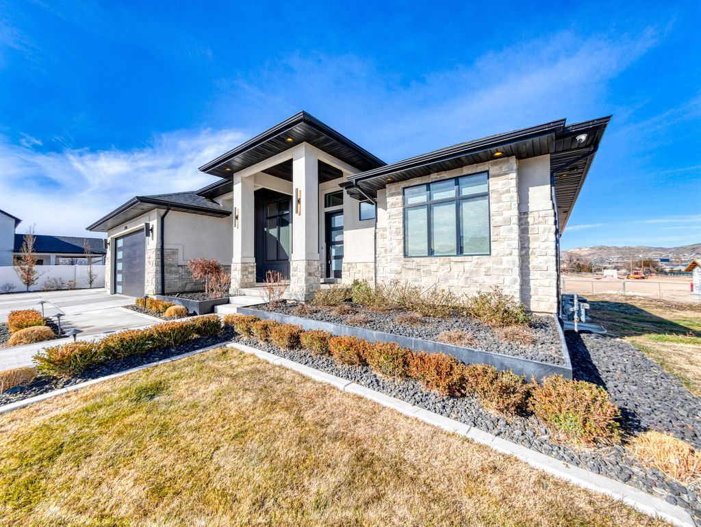 Photo of 2736 W RIVER PARK WAY, Lehi, UT 84043 (MLS # 2135671)