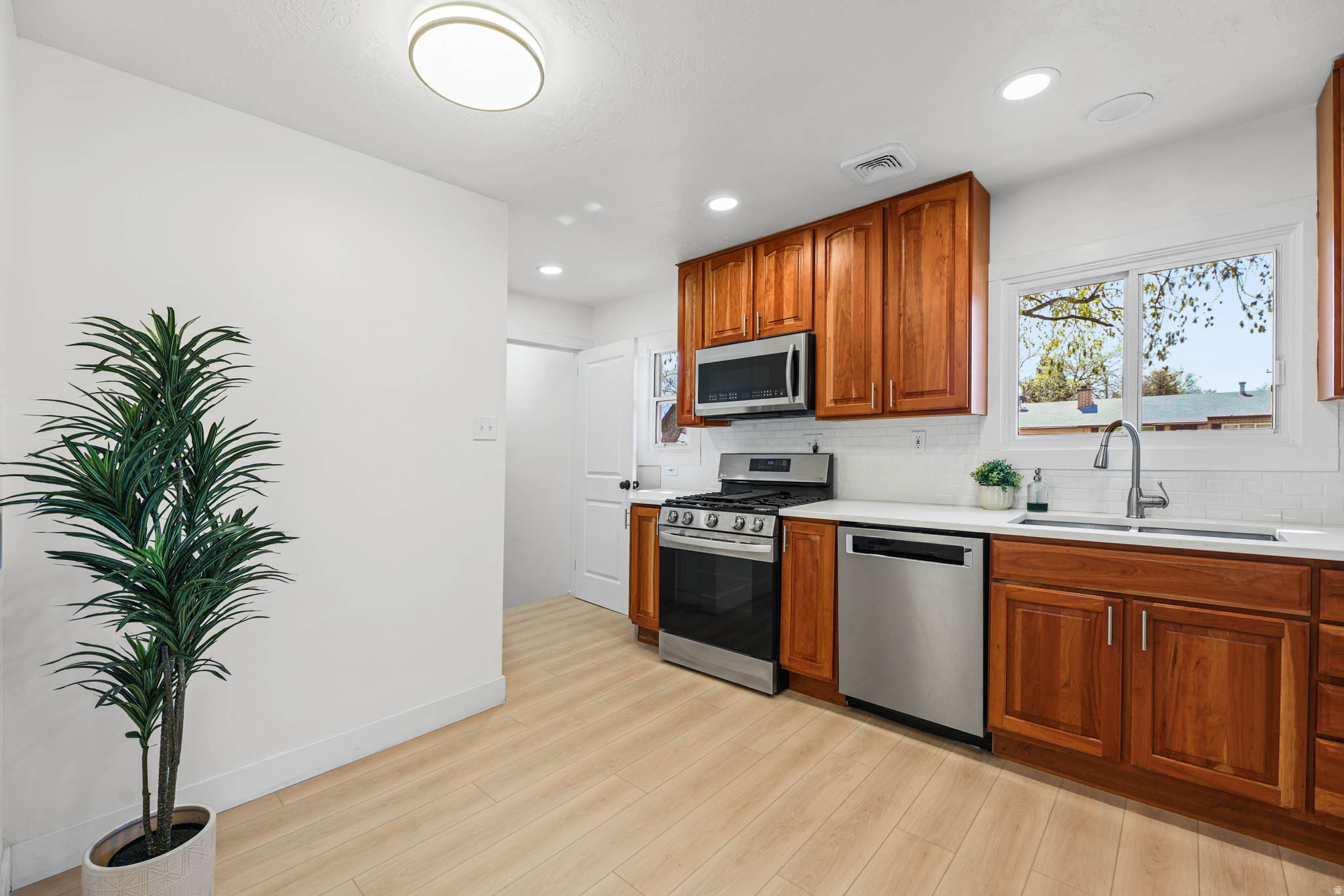 WHITE CITY - Residential