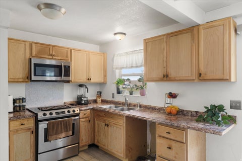 Tiny photo for 464 E 1850 N, North Ogden, UT 84414 (MLS # 2183965)