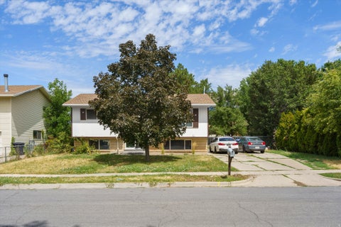 Tiny photo for 464 E 1850 N, North Ogden, UT 84414 (MLS # 2183965)