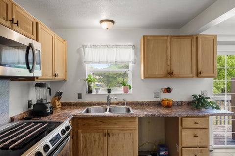 Tiny photo for 464 E 1850 N, North Ogden, UT 84414 (MLS # 2183965)