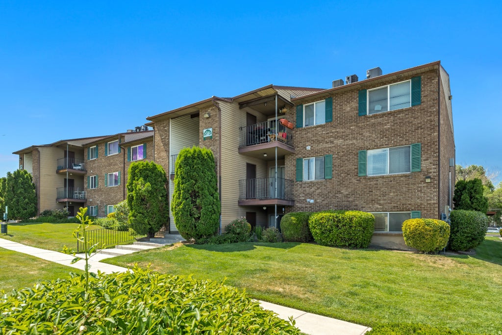 Photo of 4116 S OAK MEADOWS DR, Taylorsville, UT 84123 (MLS # 2182118)