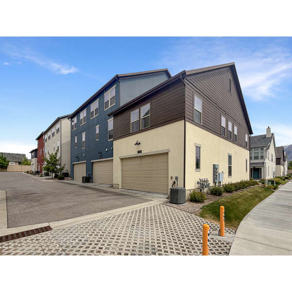 MIDTOWN COURTS - Residential