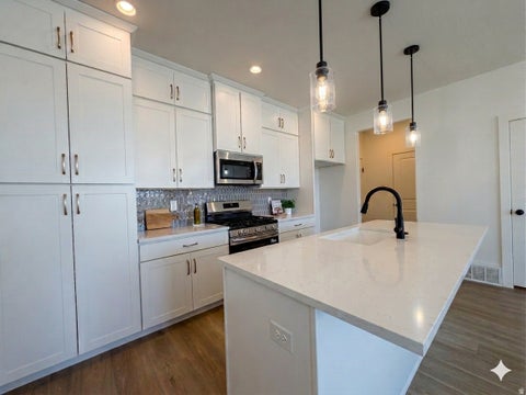 Townhouse For Sale - 6893 W Gravel Cross Way #290<br/> Salt Lake County, West Jordan, UT 84081