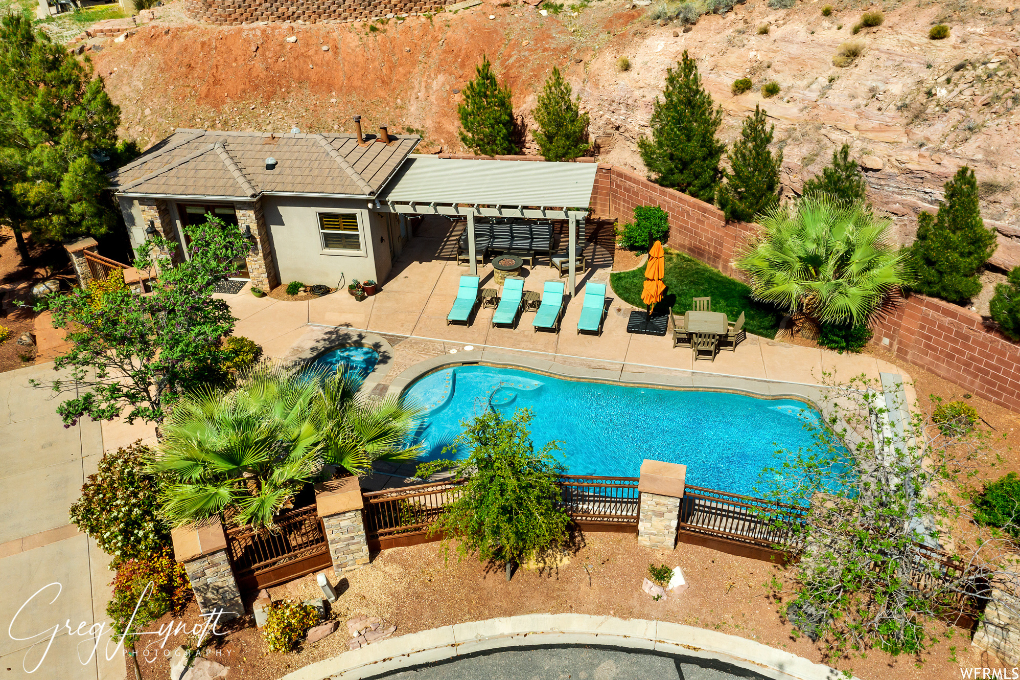 SHADOW MOUNTAIN TOWNHOMES - Residential