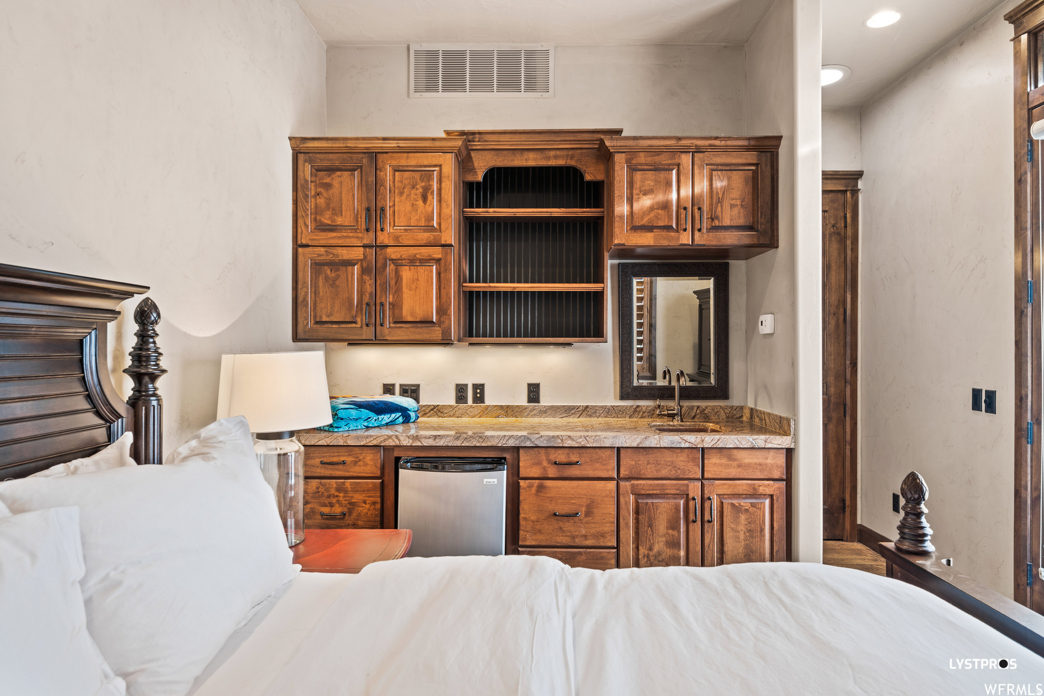 SHADOW MOUNTAIN TOWNHOMES - Residential