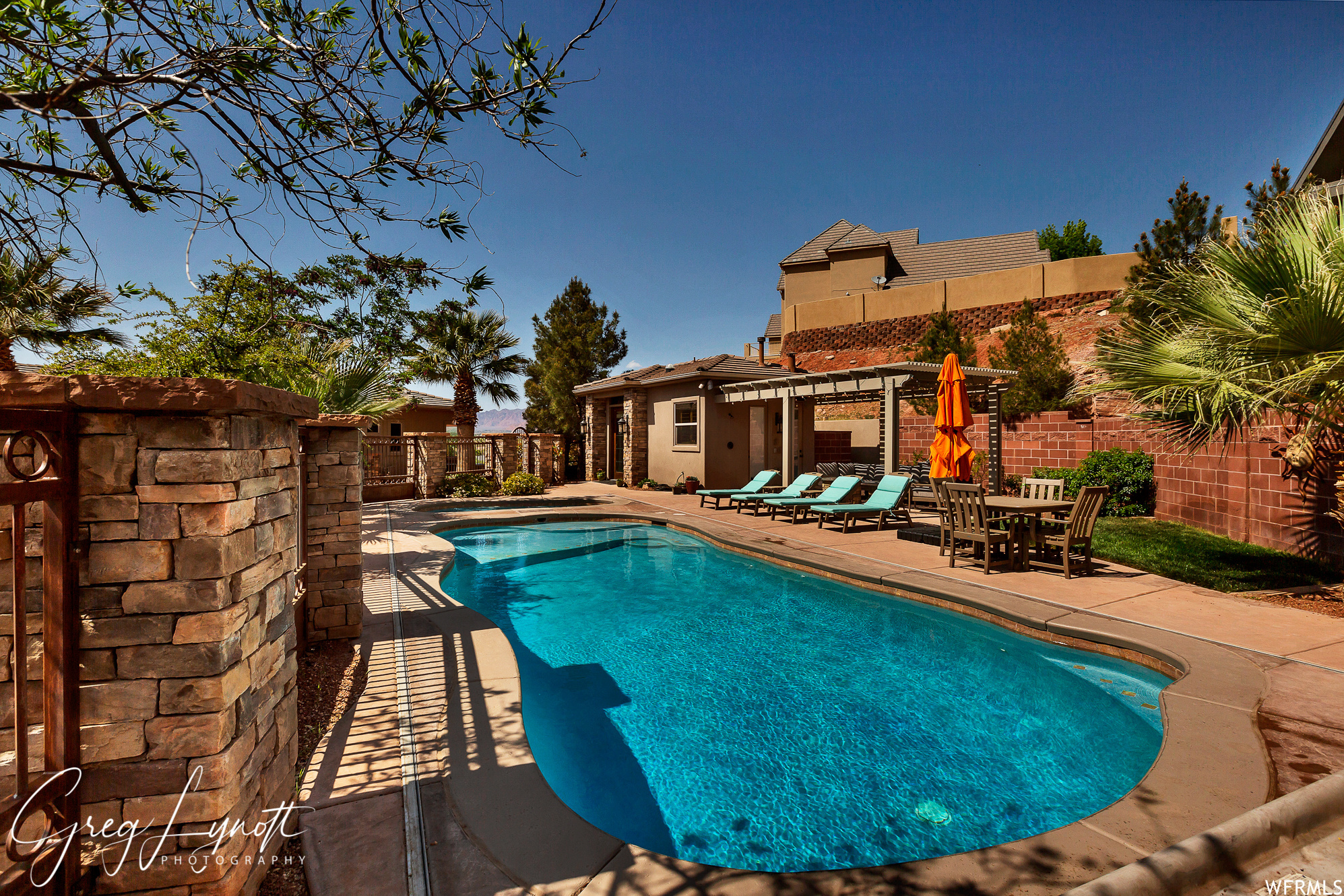 SHADOW MOUNTAIN TOWNHOMES - Residential