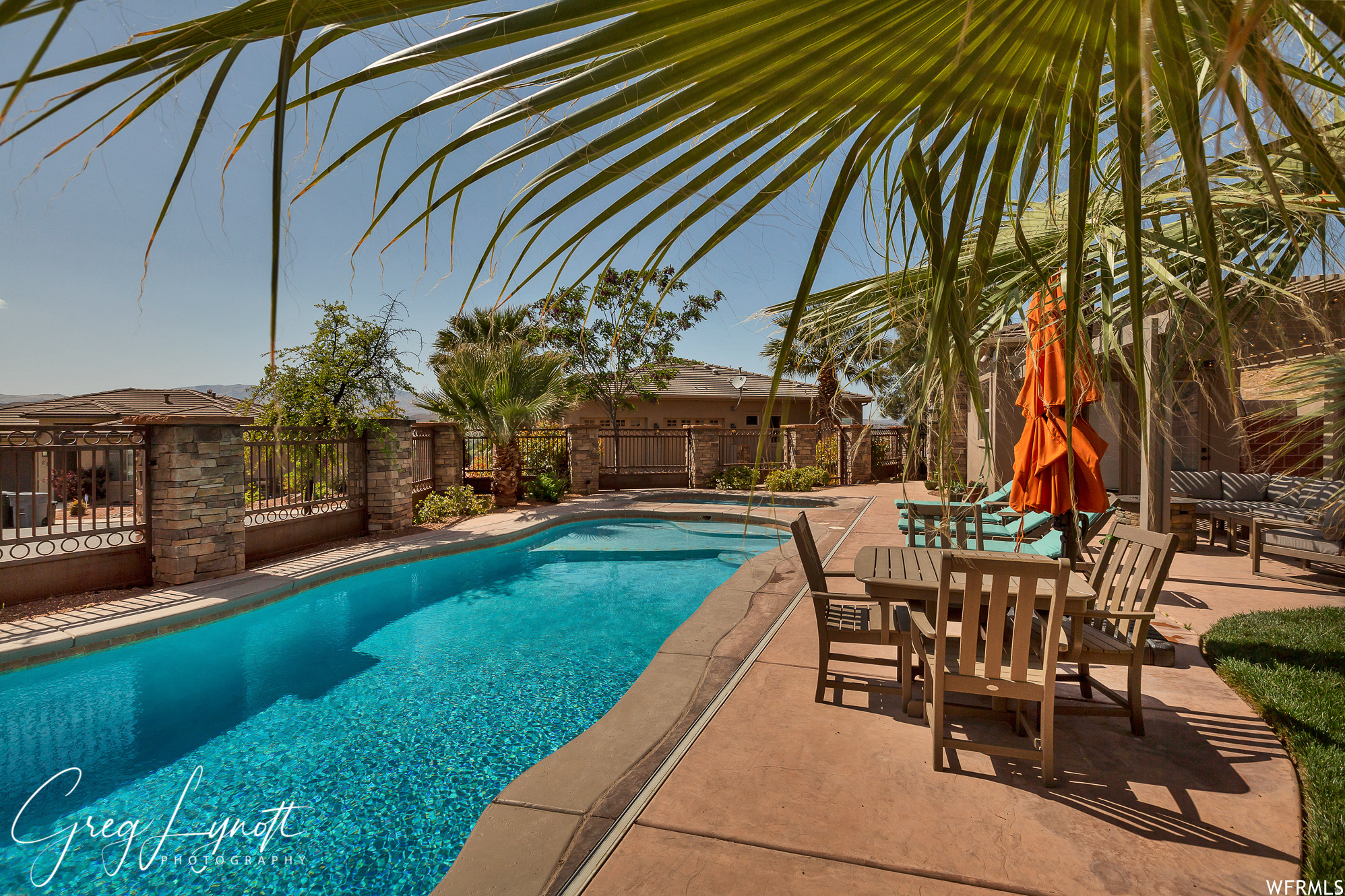 SHADOW MOUNTAIN TOWNHOMES - Residential