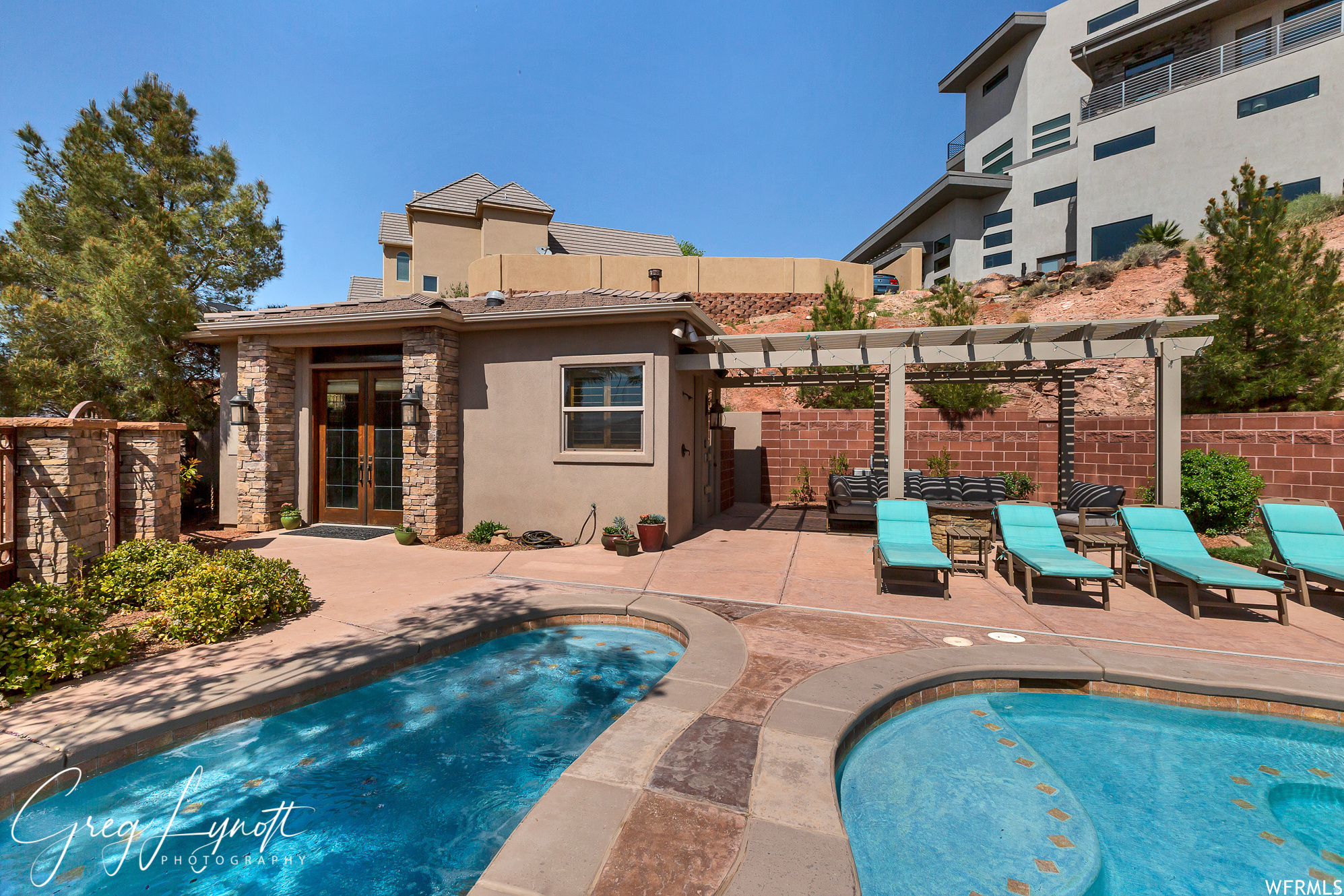 SHADOW MOUNTAIN TOWNHOMES - Residential