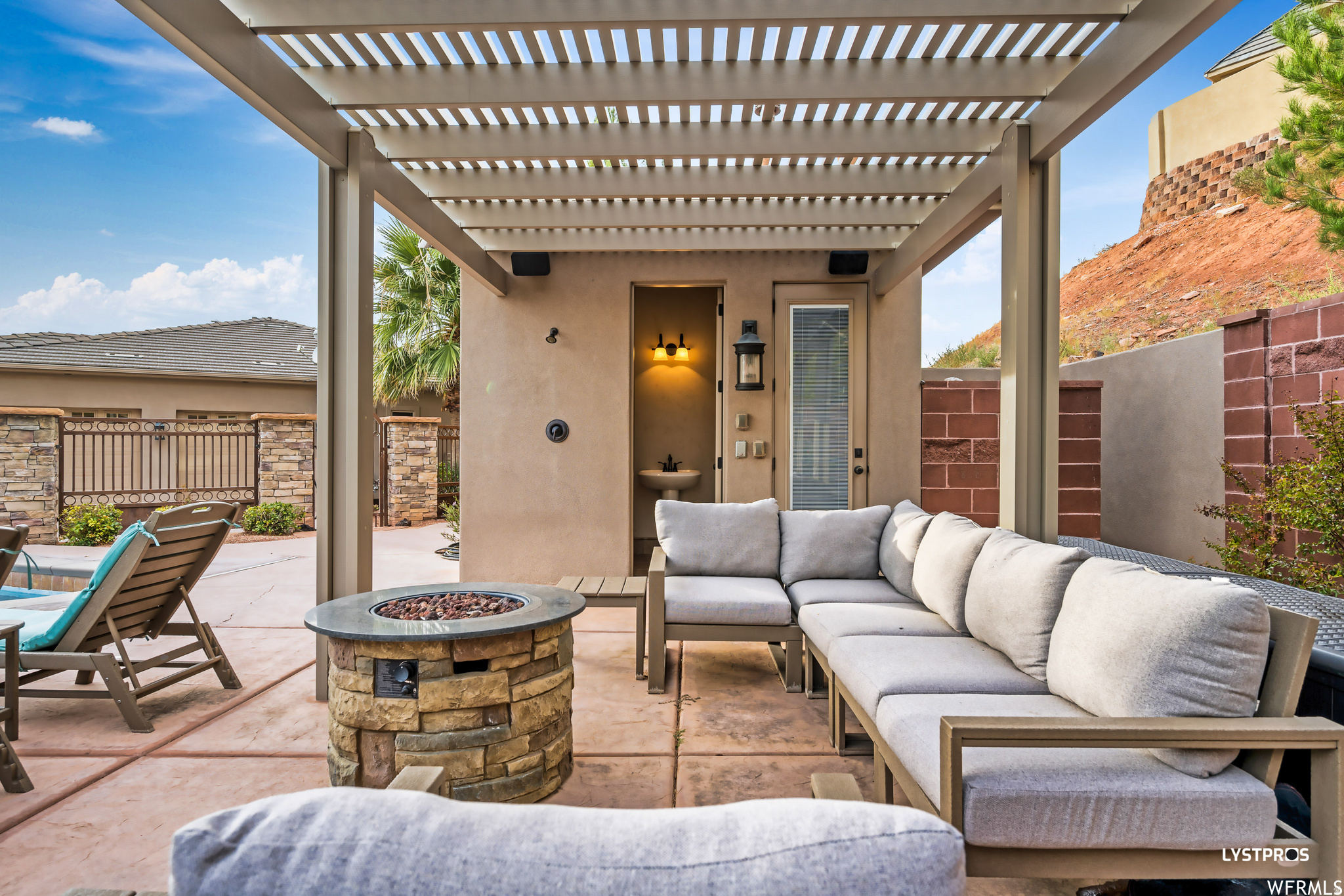 SHADOW MOUNTAIN TOWNHOMES - Residential