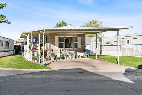 Photo of 1160 E TELEGRAPH ST #220, Washington, UT 84780 (MLS # 2131631)