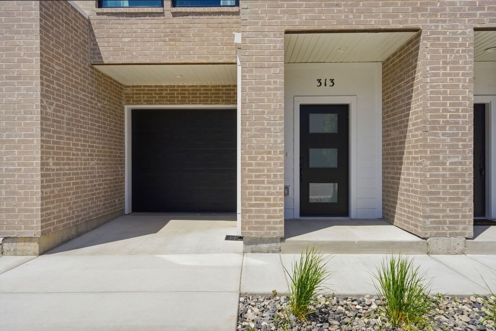 Photo of 313 E ENDURANCE CIR S, Draper, UT 84020 (MLS # 2155427)
