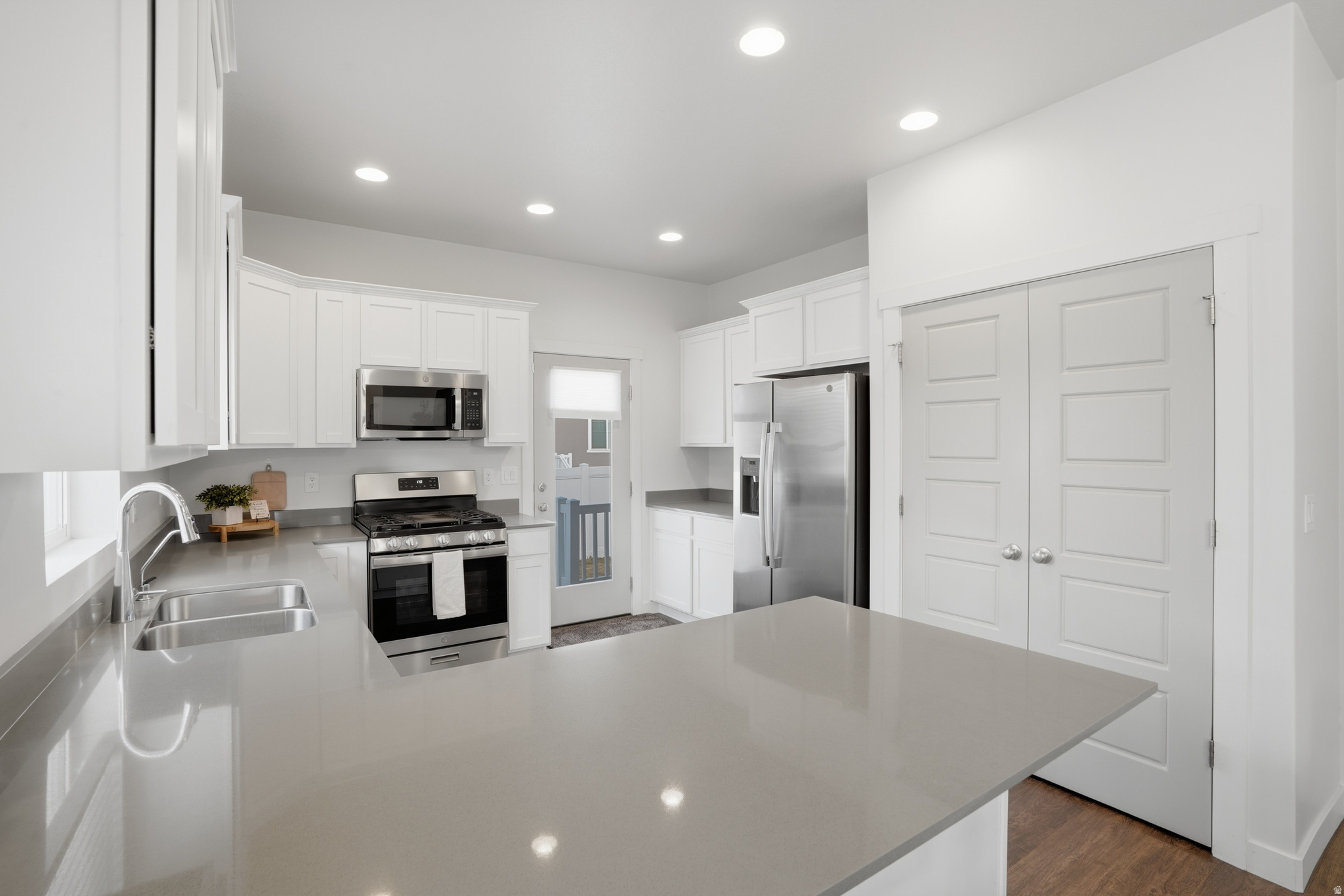 OVERLAND - Residential