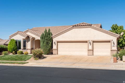 Tiny photo for 4610 S SIESTA DR, Saint George, UT 84790 (MLS # 2180228)