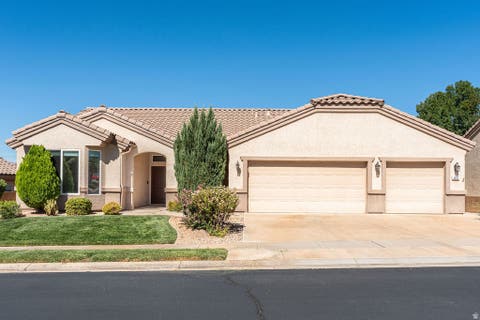 Tiny photo for 4610 S SIESTA DR, Saint George, UT 84790 (MLS # 2180228)