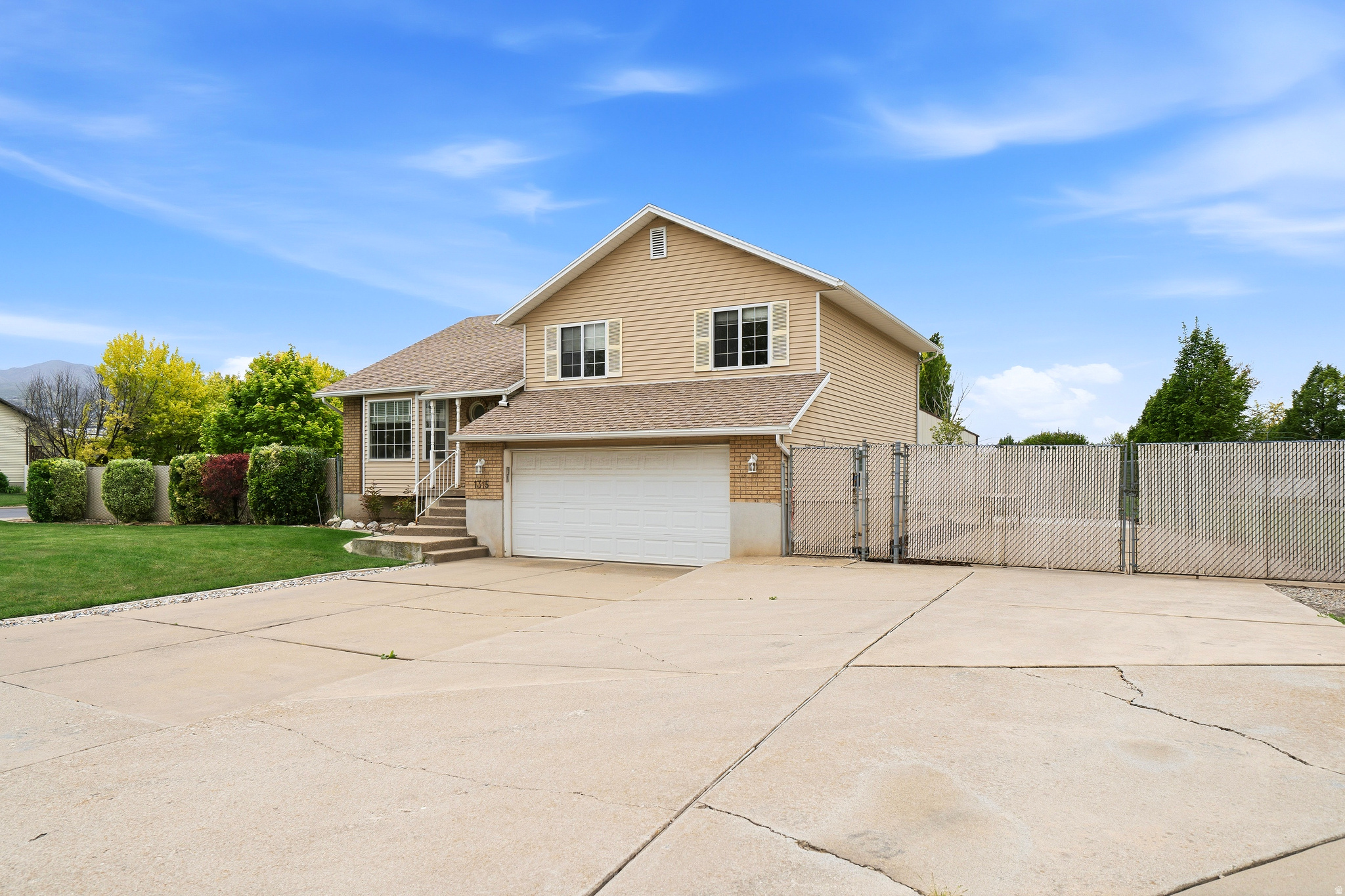 MEADOW CROSS - Residential