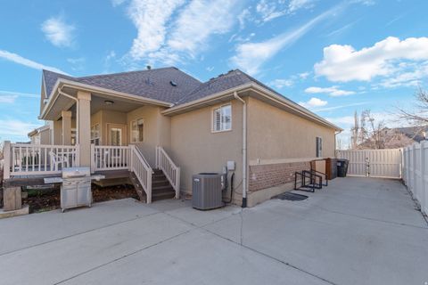 Tiny photo for 186 N MOUNTAIN VISTAS RD, Kaysville, UT 84037 (MLS # 2128645)