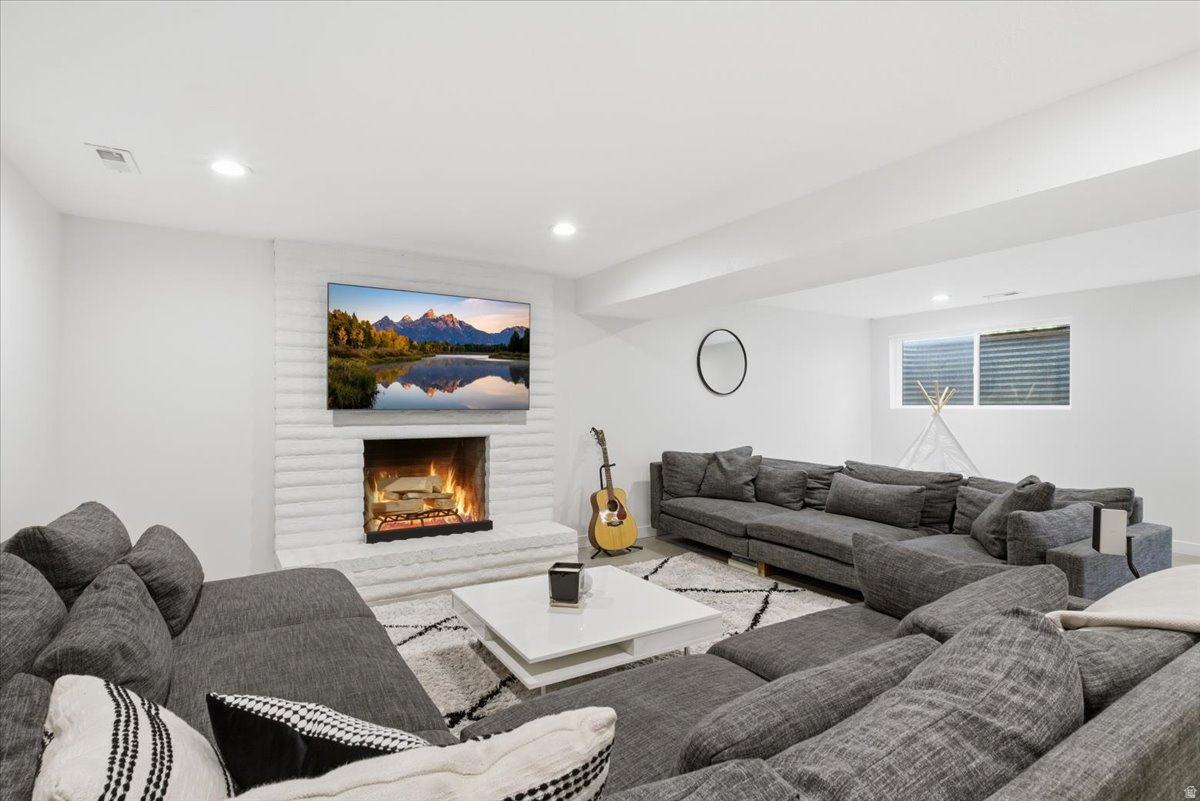 JAMESTOWN - Residential