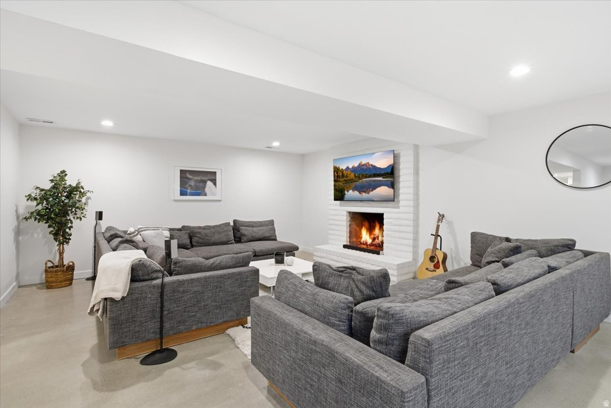 JAMESTOWN - Residential