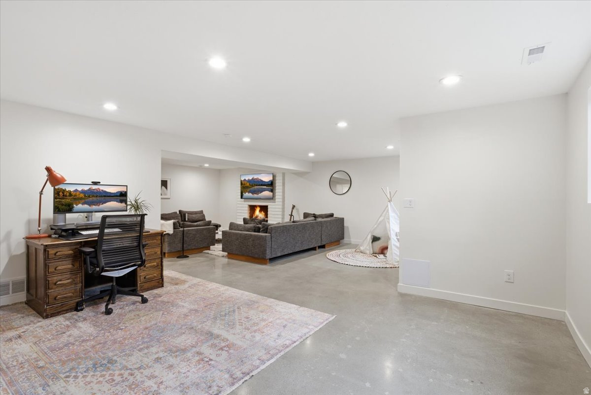 JAMESTOWN - Residential