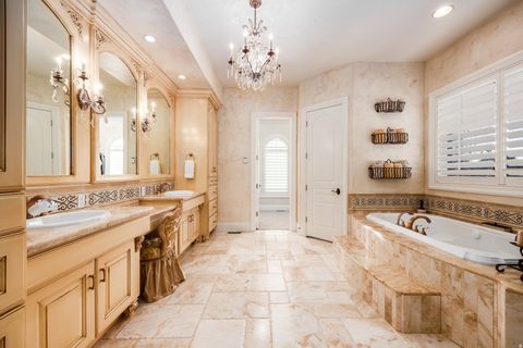 Tiny photo for 802 EAGLEPOINTE DR, North Salt Lake, UT 84054 (MLS # 2128908)