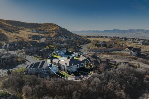 Tiny photo for 802 EAGLEPOINTE DR, North Salt Lake, UT 84054 (MLS # 2128908)