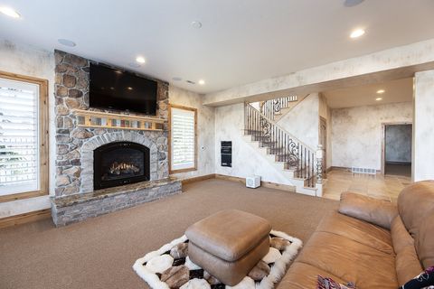 Tiny photo for 802 EAGLEPOINTE DR, North Salt Lake, UT 84054 (MLS # 2128908)