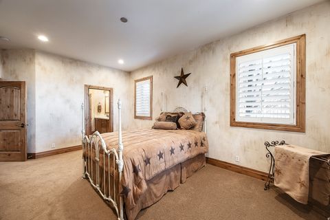 Tiny photo for 802 EAGLEPOINTE DR, North Salt Lake, UT 84054 (MLS # 2128908)