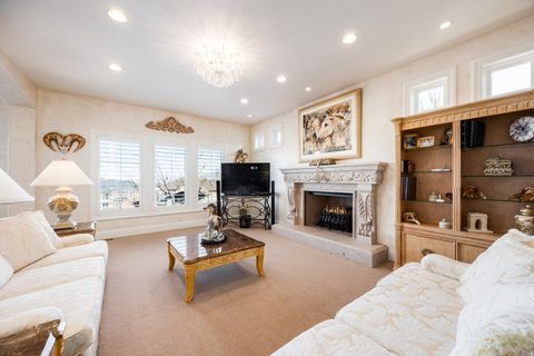 Tiny photo for 802 EAGLEPOINTE DR, North Salt Lake, UT 84054 (MLS # 2128908)