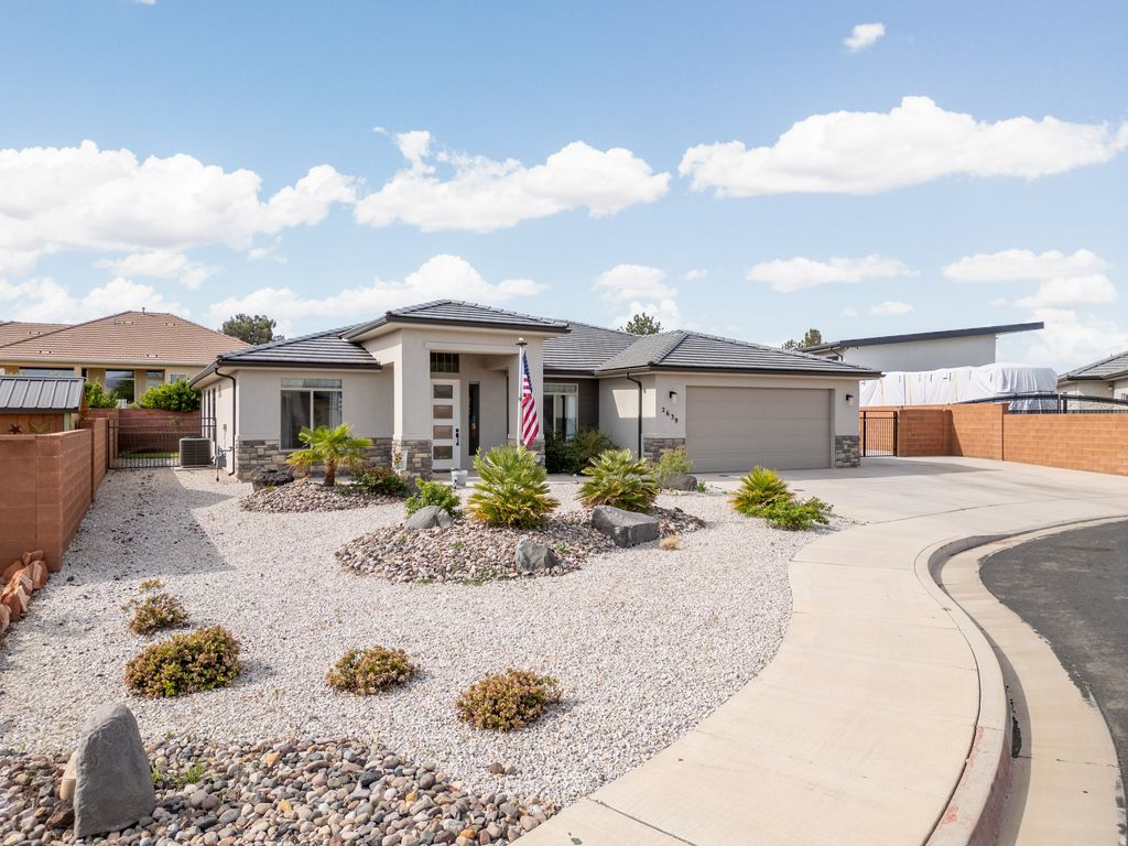 Photo of 2639 W 400 N, Hurricane, UT 84737 (MLS # 2149420)