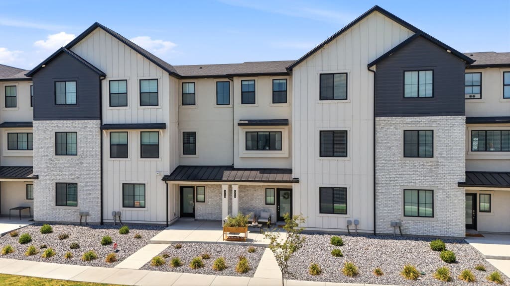 Photo of 514 S 900 W, American Fork, UT 84003 (MLS # 2177413)
