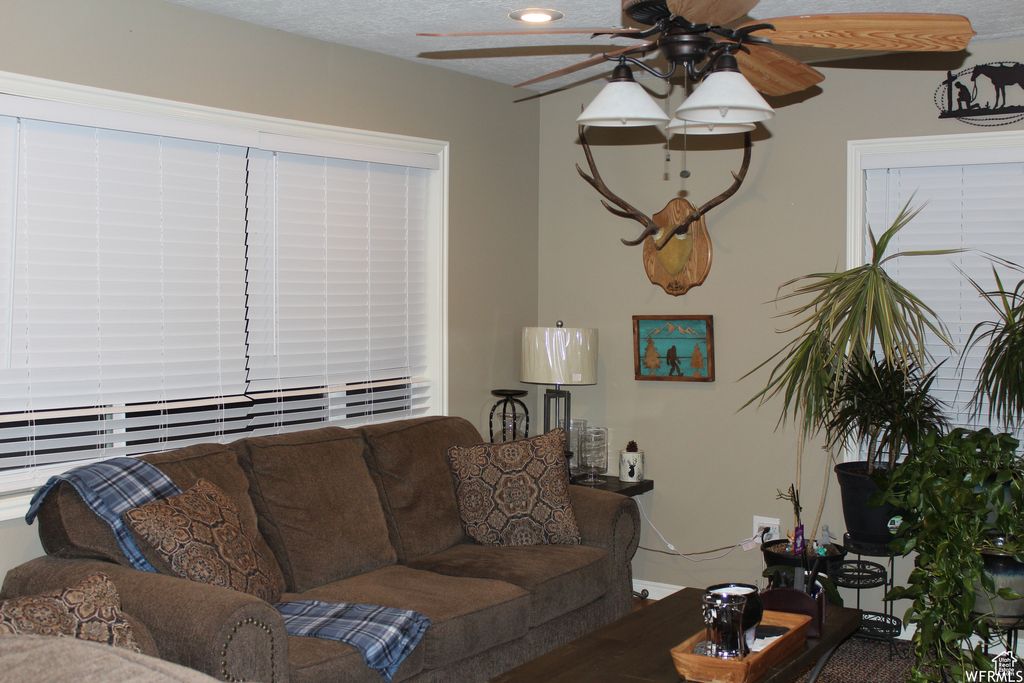 Photo of 47 VILLA DR, Clearfield, UT 84015 (MLS # 2084071)