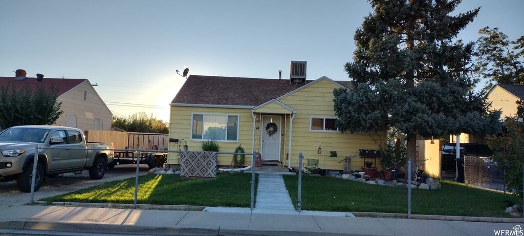 Photo of 47 VILLA DR, Clearfield, UT 84015 (MLS # 2084071)