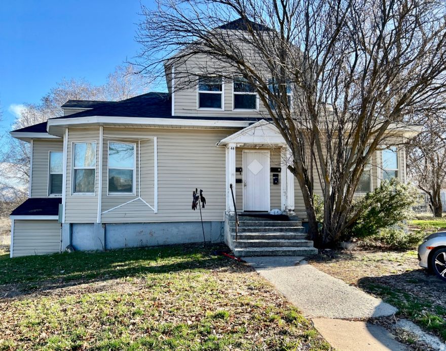 Great 6 plex with lots of added value potential. Gross rents are $3895 monthly. Utilities are paid by tenants. New roof was installed June 2022. Text listing agent for more information. All information herein is deemed reliable but is not guaranteed. The buyer and buyer agent are responsible to verify all listing information, including square feet/ acreage, to the buyer's own satisfaction.