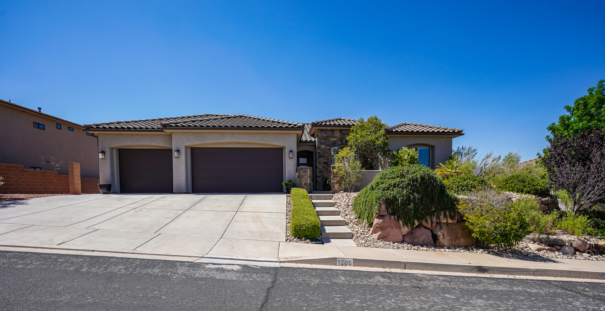 HIGH CHAPARRAL AT THE WASHINGTON BENCH - Residential